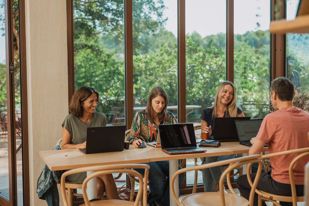 R-Advertising team at work