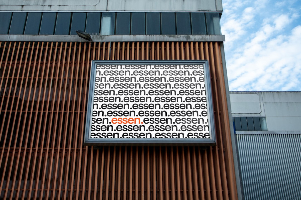 DOOH vs Display digital : le media outdoor a-t-il encore un avantage sur le web ?